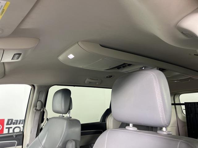 Photo of 2010 Meteor Gray Metallic Volkswagen Routan