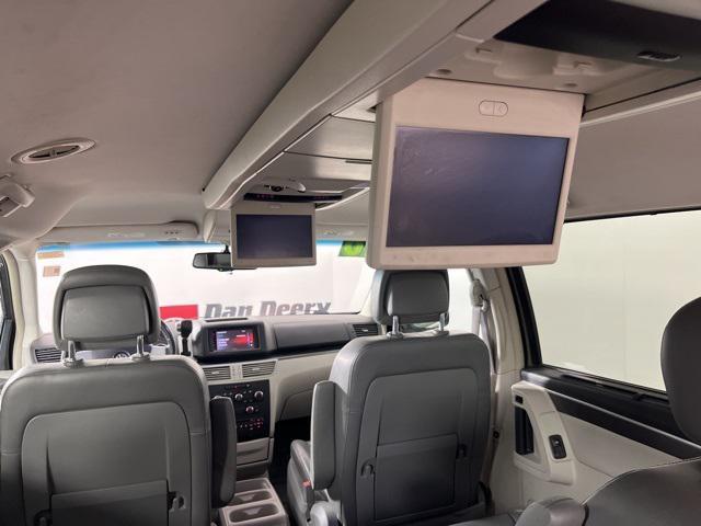 Photo of 2010 Meteor Gray Metallic Volkswagen Routan