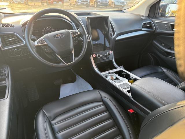 Photo of 2024 Blue Metallic Ford Edge