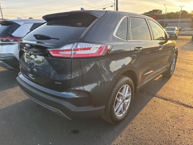 Photo of 2024 Blue Metallic Ford Edge