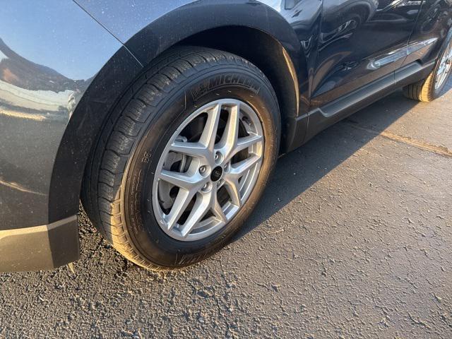Photo of 2024 Blue Metallic Ford Edge