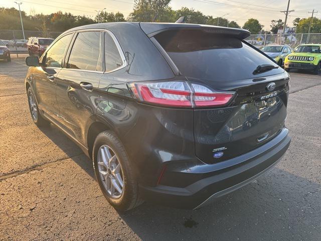 Photo of 2024 Blue Metallic Ford Edge