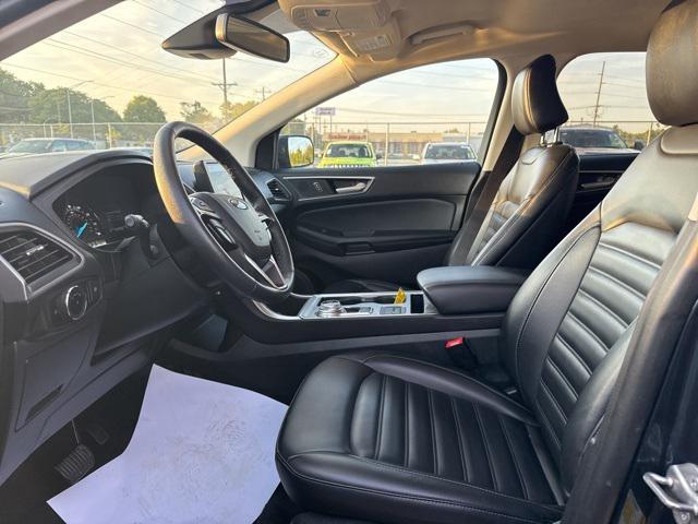 Photo of 2024 Blue Metallic Ford Edge