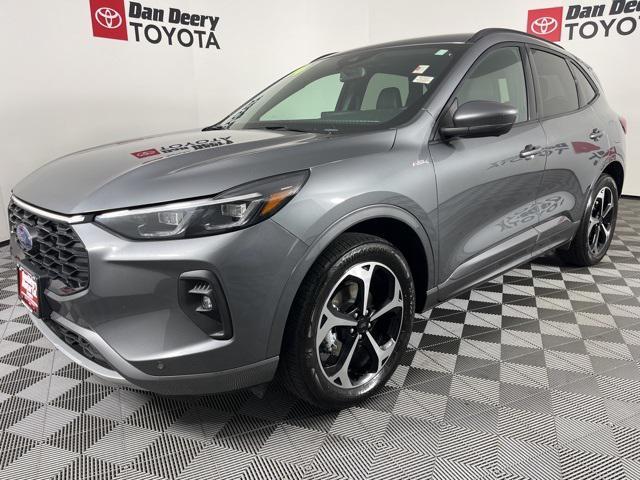 Photo of 2024 Carbonized Gray Metallic Ford Escape