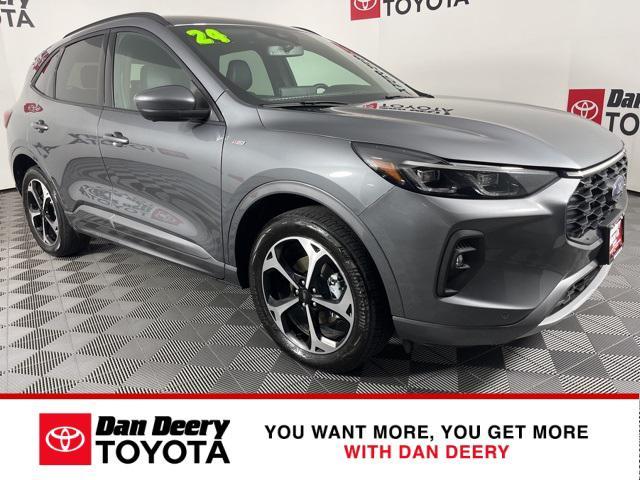 Photo of 2024 Carbonized Gray Metallic Ford Escape