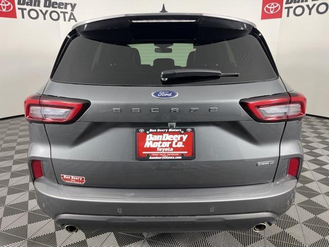 Photo of 2024 Carbonized Gray Metallic Ford Escape