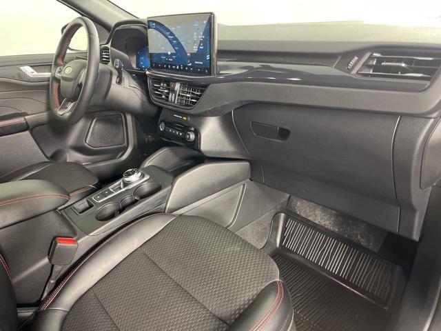 Photo of 2024 Carbonized Gray Metallic Ford Escape