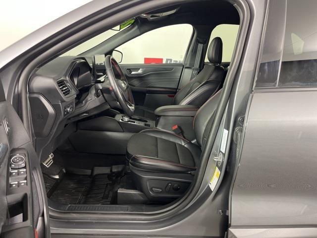 Photo of 2024 Carbonized Gray Metallic Ford Escape