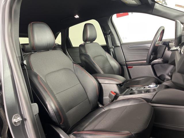 Photo of 2024 Carbonized Gray Metallic Ford Escape