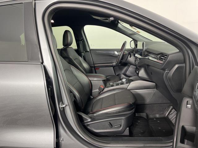 Photo of 2024 Carbonized Gray Metallic Ford Escape