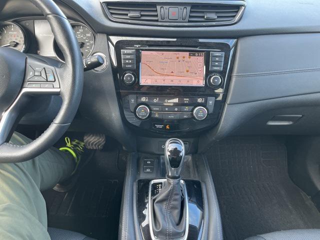 Photo of 2020 Magnetic Black Pearl Nissan Rogue