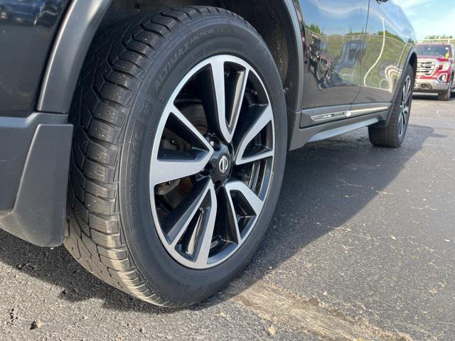 Photo of 2020 Magnetic Black Pearl Nissan Rogue