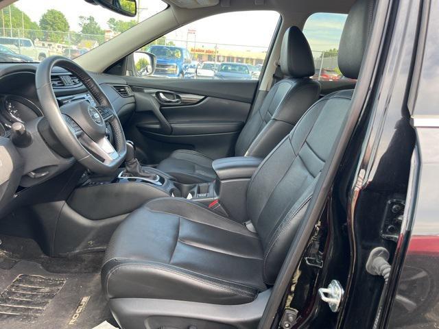 Photo of 2020 Magnetic Black Pearl Nissan Rogue