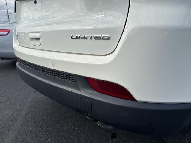 Photo of 2019 White Clearcoat Jeep Compass
