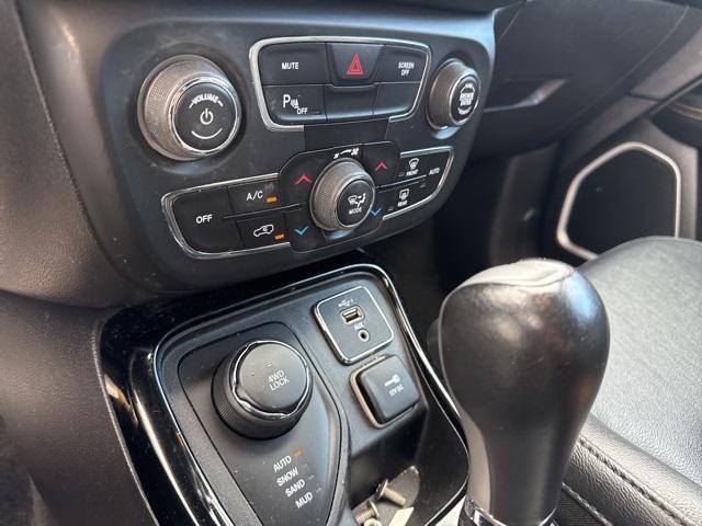 Photo of 2019 White Clearcoat Jeep Compass