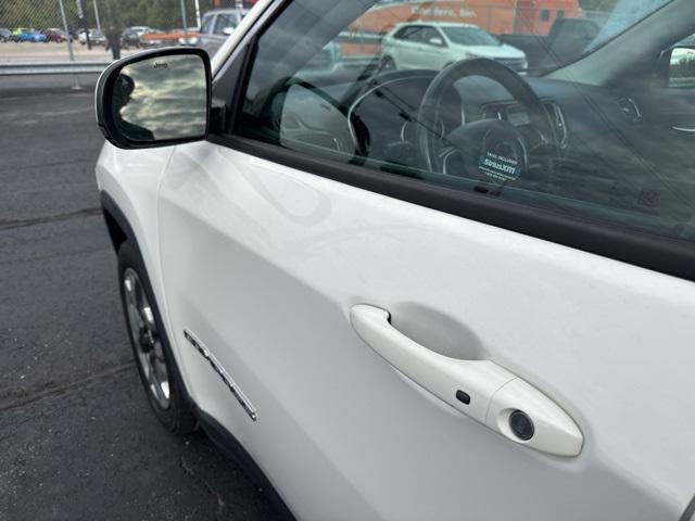 Photo of 2019 White Clearcoat Jeep Compass
