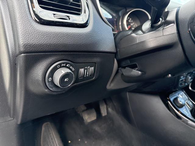 Photo of 2019 White Clearcoat Jeep Compass