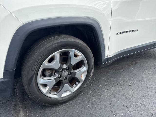 Photo of 2019 White Clearcoat Jeep Compass