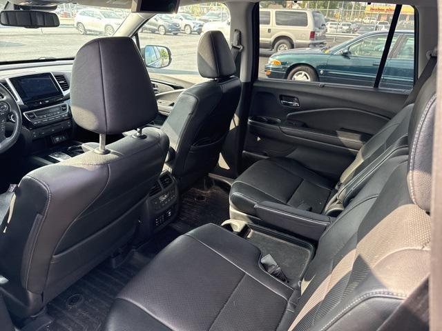 Photo of 2016 Crystal Black Pearl Honda Pilot