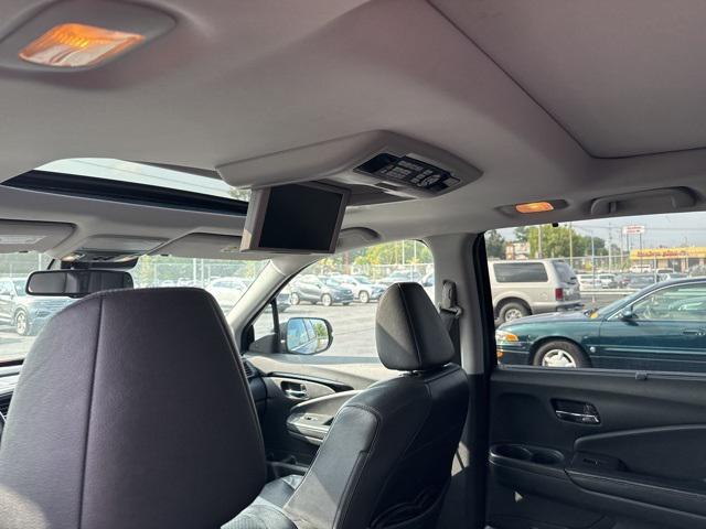 Photo of 2016 Crystal Black Pearl Honda Pilot