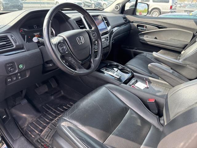 Photo of 2016 Crystal Black Pearl Honda Pilot