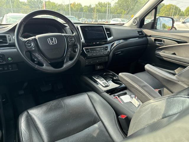 Photo of 2016 Crystal Black Pearl Honda Pilot