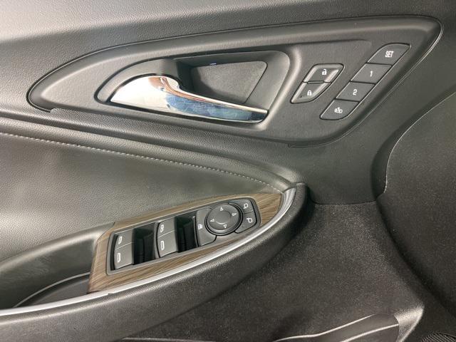 Photo of 2019 Summit White Chevrolet Malibu