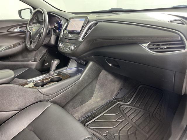 Photo of 2019 Summit White Chevrolet Malibu