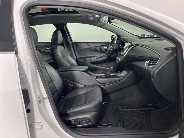 Photo of 2019 Summit White Chevrolet Malibu