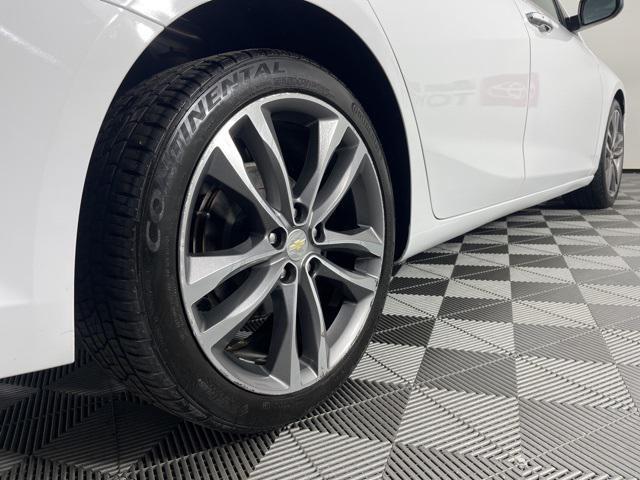 Photo of 2019 Summit White Chevrolet Malibu