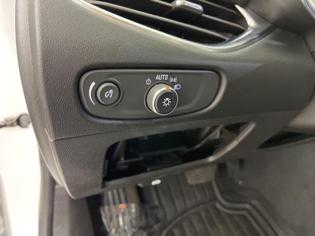 Photo of 2019 Summit White Chevrolet Malibu