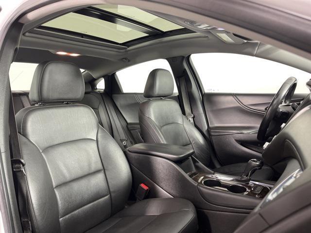 Photo of 2019 Summit White Chevrolet Malibu