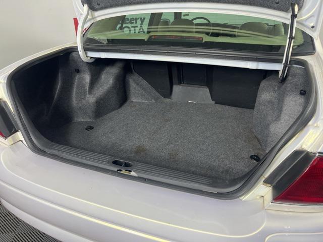 Photo of 2004 White Gold Buick LeSabre