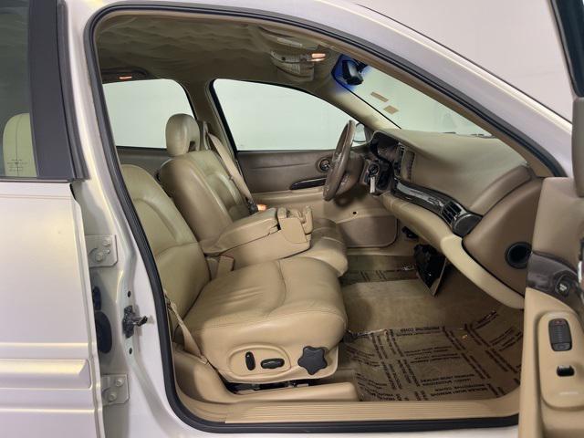 Photo of 2004 White Gold Buick LeSabre
