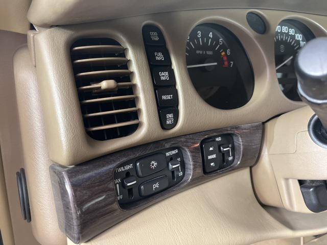 Photo of 2004 White Gold Buick LeSabre