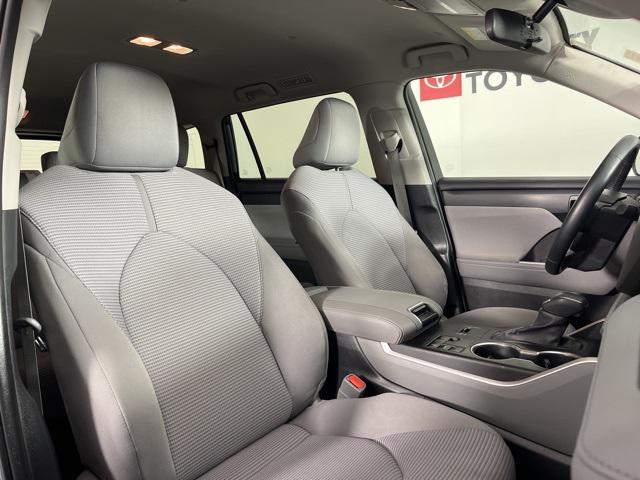 Photo of 2024 Moon Dust Toyota Highlander