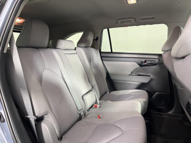 Photo of 2024 Moon Dust Toyota Highlander