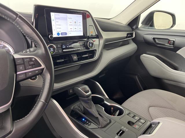 Photo of 2024 Moon Dust Toyota Highlander