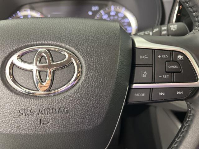 Photo of 2024 Moon Dust Toyota Highlander