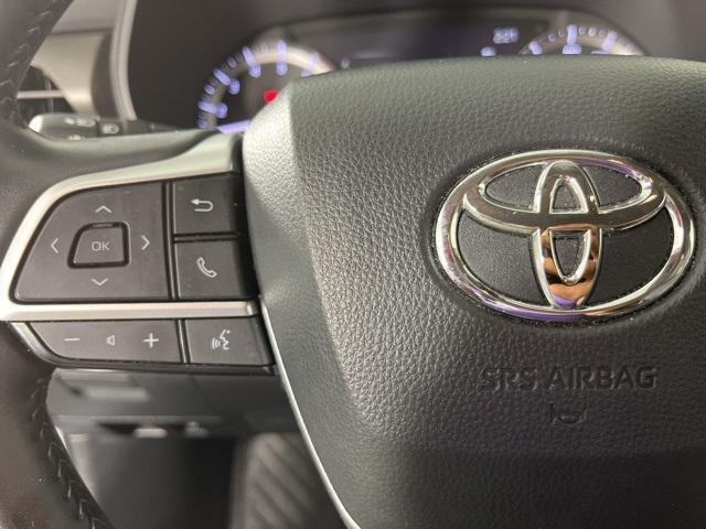 Photo of 2024 Moon Dust Toyota Highlander