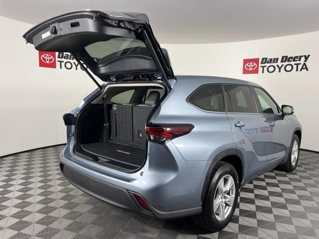 Photo of 2024 Moon Dust Toyota Highlander