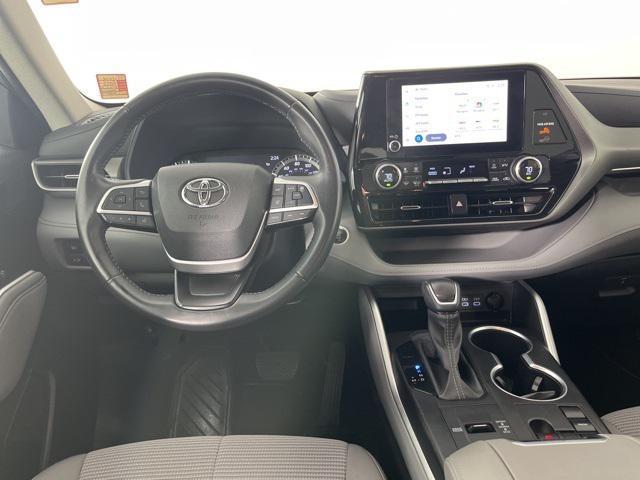 Photo of 2024 Moon Dust Toyota Highlander