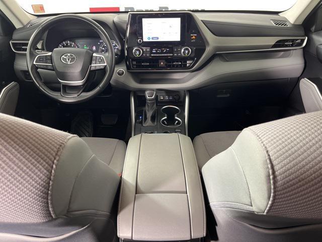 Photo of 2024 Moon Dust Toyota Highlander