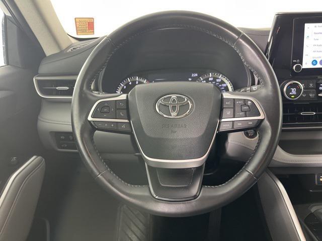 Photo of 2024 Moon Dust Toyota Highlander