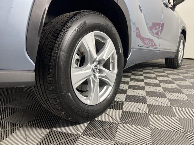 Photo of 2024 Moon Dust Toyota Highlander