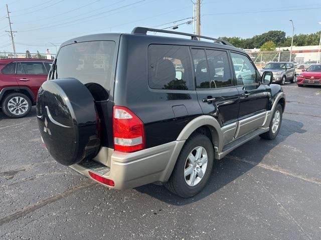 Photo of 2006 Black Mitsubishi Montero