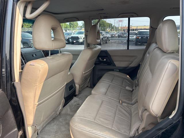 Photo of 2006 Black Mitsubishi Montero