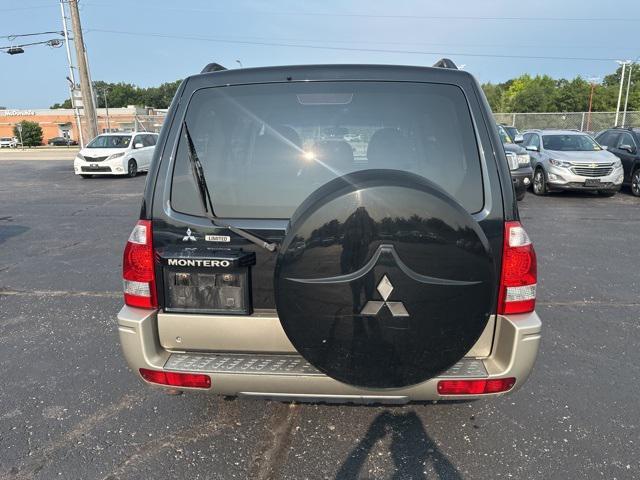Photo of 2006 Black Mitsubishi Montero