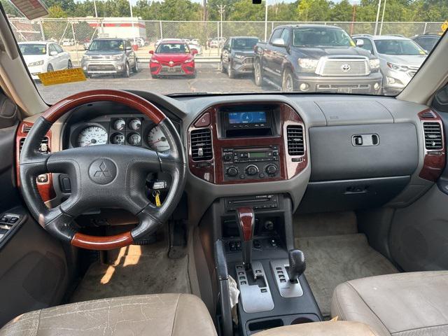 Photo of 2006 Black Mitsubishi Montero