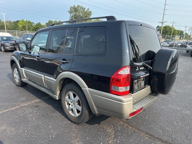 Photo of 2006 Black Mitsubishi Montero
